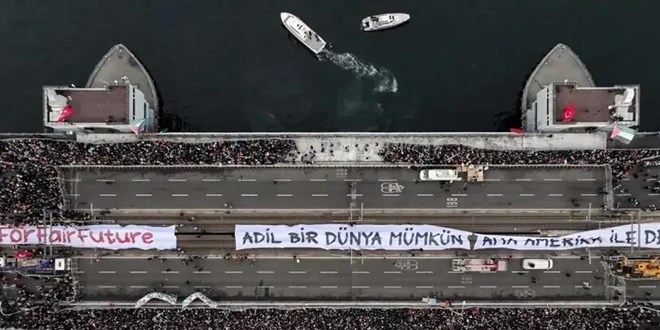 Yeni y�l�n ilk g�n�nde on binler galata'da Filistin i�in bulu�uyor - Son Dakika Haber