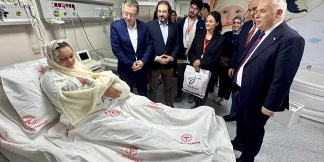 2026 y�l�n�n ilk bebe�i suda do�um y�ntemiyle d�nyaya geldi - Son Dakika Haber