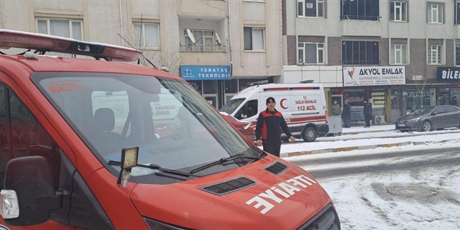 I�d�r'da 5 katl� bir apartmanda asans�r�n halat� koptu: 2 yaral�