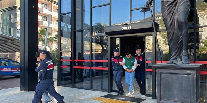 Polislerin �zerine motosiklet s�r�p, sosyal medyada payla�t�lar: 2 tutuklama - Son Dakika Haber