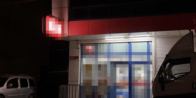 �stanbul Arnavutk�y'de 14 ya��ndaki ��pheliden markete silahl� sald�r� - Son Dakika Haber