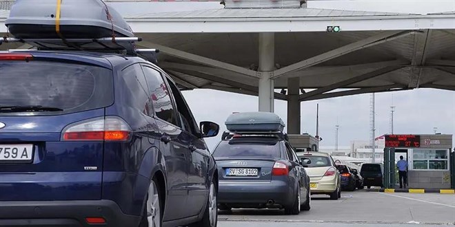 Yabanc� plakal� ara�lar i�in g�mr�kte '�deme' zorunlulu�u ba�lad� - Son Dakika Haber