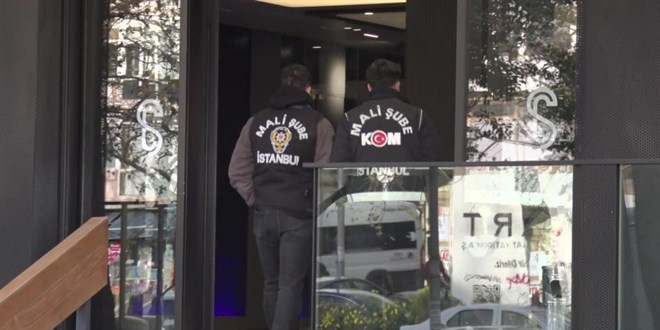 Kad�k�y'de vurgun iddias�yla g�ndeme gelen galeriye operasyon