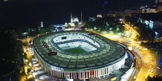 Emekli ��retmen Be�ikta�'�n tarihi stad�na 'Miras��' ��kt�!