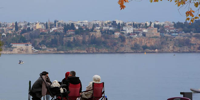 14 ilde 'sar� kod' uyar�s� verilirken, o ilde bahar havas� ya�and� - Son Dakika Haber