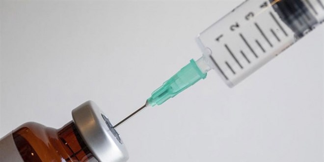 'Yanl�� i�ne' iddias�yla yatalak olan 4 ya��ndaki Mihra ya�am m�cadelesi veriyor