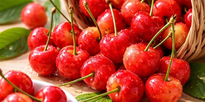 2026'n�n ilk kiraz� rekor k�rd�: Tanesi 7 bin 100 TL'ye sat�ld�