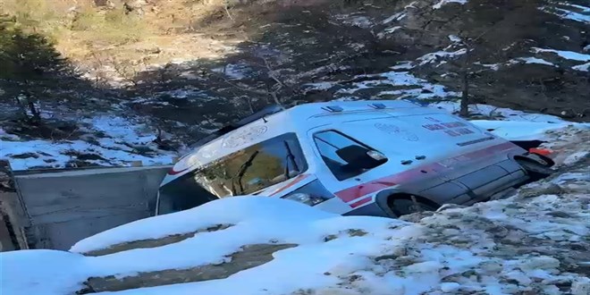 Buzlanma nedeniyle kayan ambulans �arampole d��t�