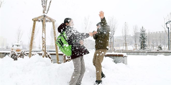 �ki ilin baz� il�elerinde e�itime kar engeli