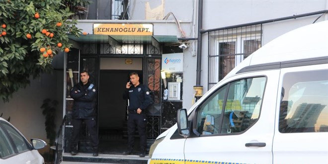 Evi teslim etmeyen m�teahhidin o�lunu �ld�r�p ya�am�na son verdi