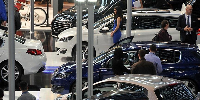 Otomotivde Cumhuriyet tarihi rekoru: 2025'te 1,3 milyon ara� sat�ld� - Son Dakika Haber