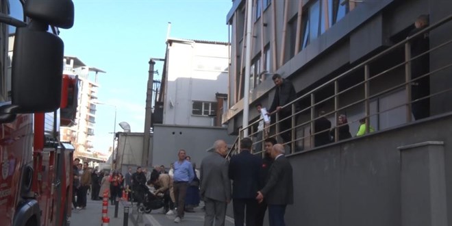 Kaymakaml�kta yang�n pani�i: �al��anlar tahliye edildi - Son Dakika Haber