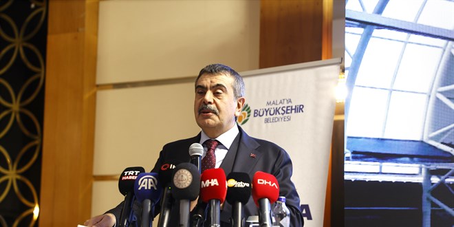 Bakan Tekin: Deprem konutlar�nda d�nyaya �rnek bir h�z sergiledik