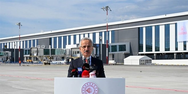 Abdulkadir Uralo�lu: Havayolunda Cumhuriyet tarihinin rekoru k�r�ld�