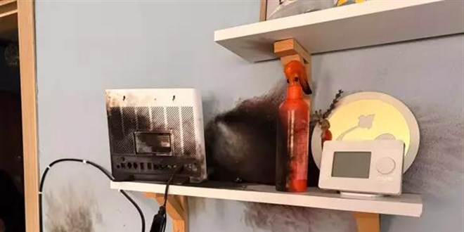 Manisa'da 3 eve y�ld�r�m d��t�: Elektronikler k�l oldu!