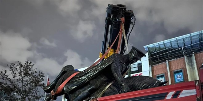 Gebze Belediyesi'nden Atat�rk heykelinin s�k�lmesine ili�kin a��klama - Son Dakika Haber