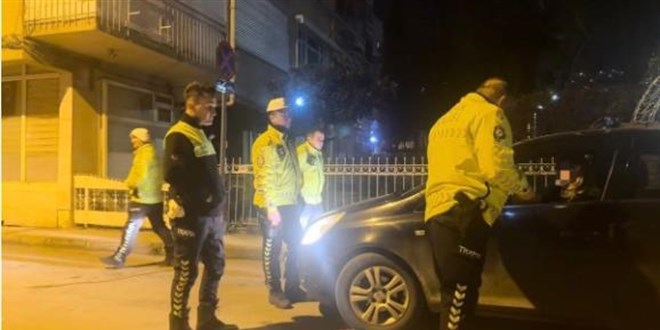 Polislerin alkoll� kad�n s�r�c�yle imtihan�: E�im gelmeden inmem - Son Dakika Haber