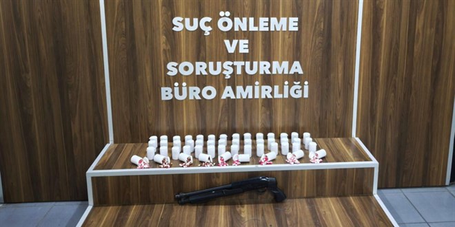 �zmir'de bir evde 2 bin 550 uyu�turucu hap ele ge�irildi