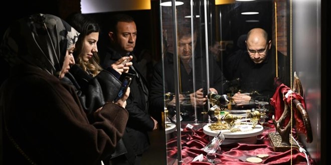 Ankara'da Manevi Yolculuk: Mukaddes Emanetler Sergisi Kap�lar�n� A�t�