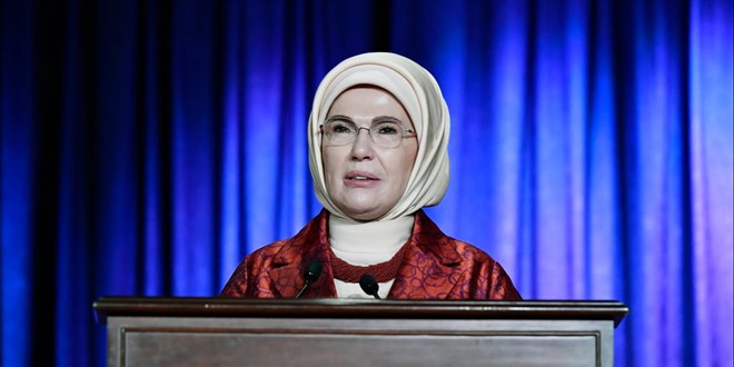 Emine Erdo�an: Sanat ya�ad�k�a insanlara dokunduk�a d�nya da g�zelle�ir - Son Dakika Haber