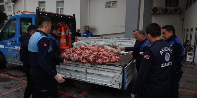 Mersin'de kamyonette 500 kilogram bozuk et ele ge�irildi