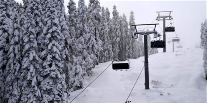 Ilgaz Da��'ndaki Yurduntepe Kayak Merkezi'nde hafta sonu yo�unlu�u - Son Dakika Haber