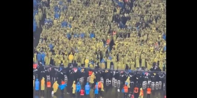 Emniyetten kupa finalinde 'polise ya�murluk at�ld�' iddialar�na a��klama