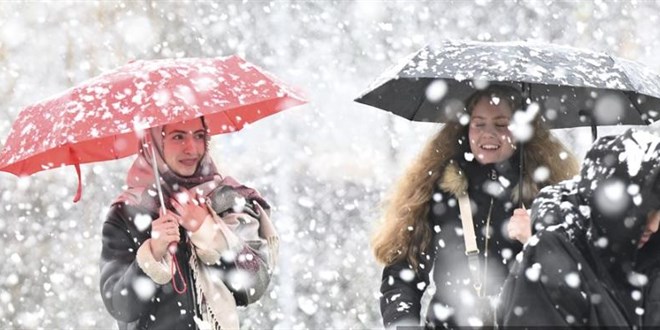 Ankara'da kar ya���� etkili oluyor