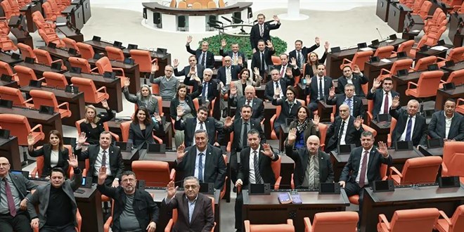 CHP'nin TBMM'de emekli maa�� eylemi - Son Dakika Haber