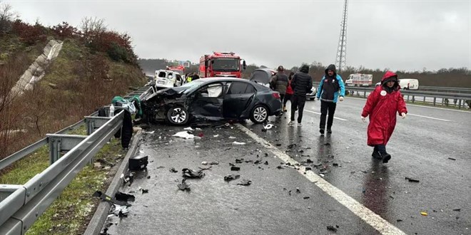 �stanbul-�zmir Otoyolu'nda zincirleme kaza: 1 �l�! - Son Dakika Haber