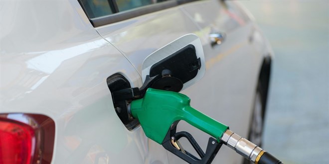 Motorine zam geldi. Gece yar�s� fiyatlar g�ncellendi - Son Dakika Haber