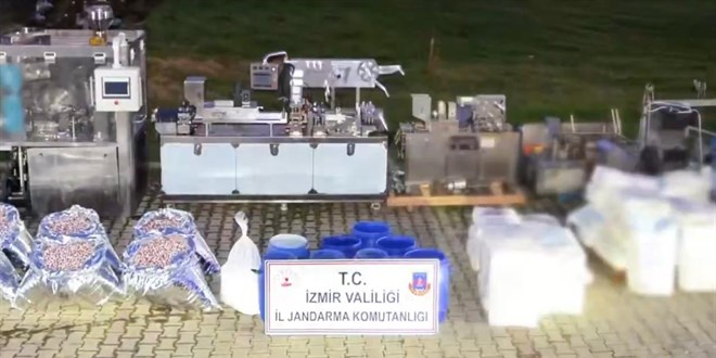 �zmir'de 1,6 ton uyu�turucu hap ham maddesi ele ge�irildi