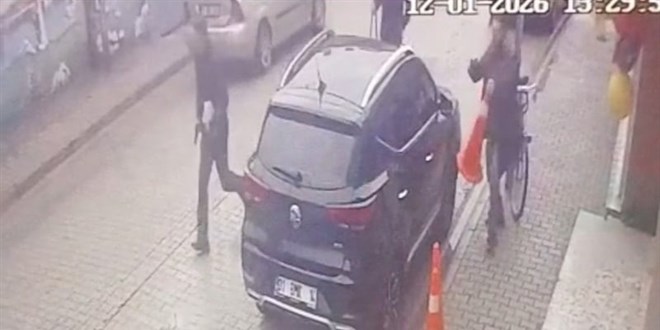 Adana'da okul �n�nde ��retmene yumruk at�p ate� etti - Son Dakika Haber