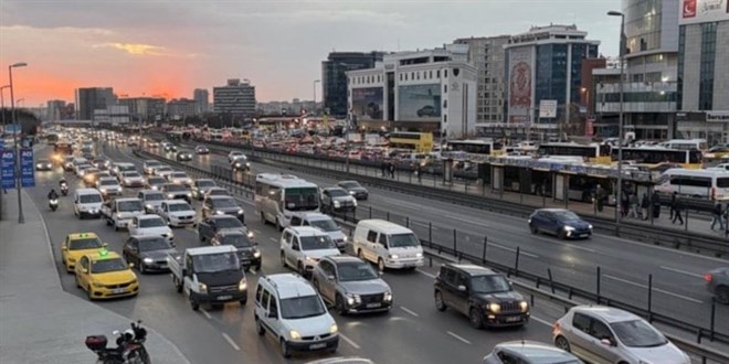 �stanbul'da trafik yo�unlu�u y�zde 70'e y�kseldi
