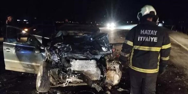 Hatay'da otomobil ile minib�s kafa kafaya �arp��t�: 1 �l�