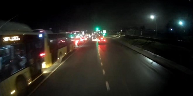 3 �ETT otob�s� �arp��t�: Yaral�lar var