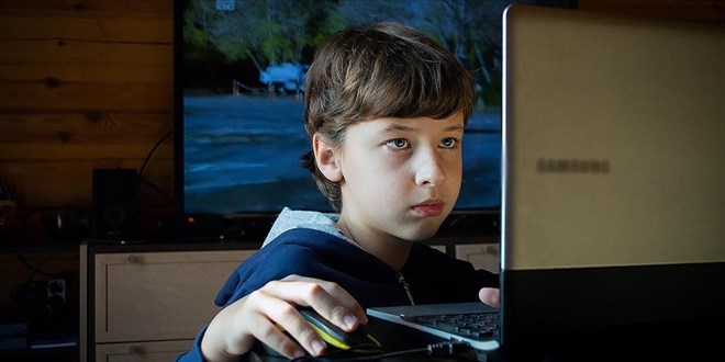 Meclis raporu haz�r: �ocuklar i�in 15 ya� s�n�r� ve �ocuk hatt� �nerisi