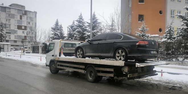 Van'da DEM Partili belediye ba�kan�n�n resmi arac�na haciz - Son Dakika Haber