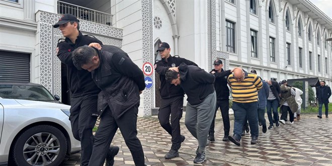 �stanbul'daki uyu�turucu soru�turmas�nda g�zalt�na al�nan 18 ��pheli adliyede - Son Dakika Haber