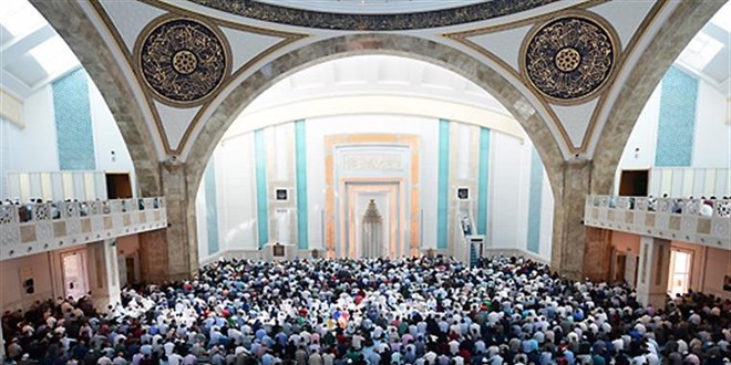 Cuma hutbesinde DAE� ve benzeri a��r� yap�lara dikkat �ekildi