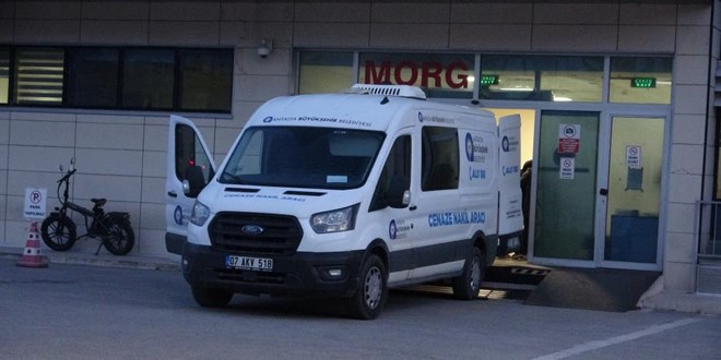 Karne almak i�in okula giden ��renciler kaza yapt�: 1 �l� - Son Dakika Haber