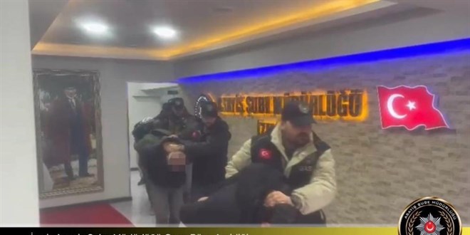 �zmir'de para nakil arac�n� soyan �ete ��kertildi: 9 tutuklama