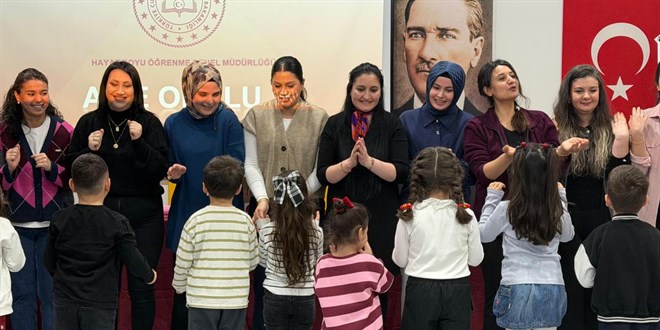 MEB'in 'Aile Okulu' projesi 1 y�lda 257 bin veliye ula�t�