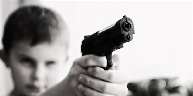 11 ya��ndaki �ocuk oyun konsolunu ald��� i�in babas�n� �ld�rd� - Son Dakika Haber