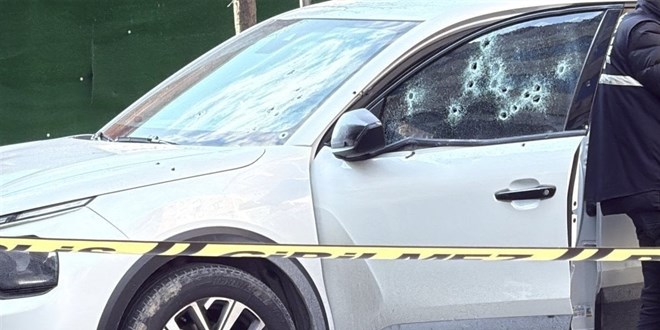 �stanbul'da araca kur�un ya�d�ran 3 ki�i yakaland� - Son Dakika Haber