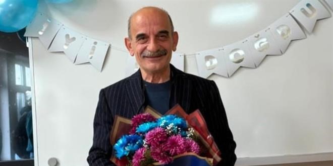 Karab�k'te emekli olan 39 y�ll�k ��retmene duygusal veda - Son Dakika Haber