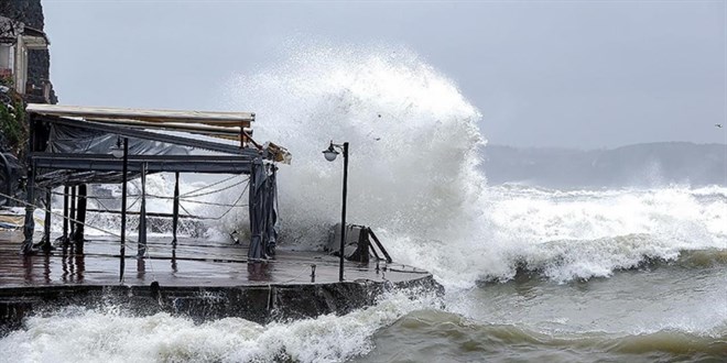 �stanbul Valili�inden f�rt�na uyar�s�