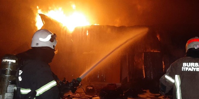 Bursa'da yang�n ��kan evde 1 ki�i �l� bulundu - Son Dakika Haber