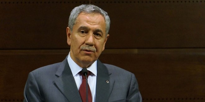 B�lent Ar�n�'tan Bakan G�ler ve Barrack'�n oturma d�zenine tepki