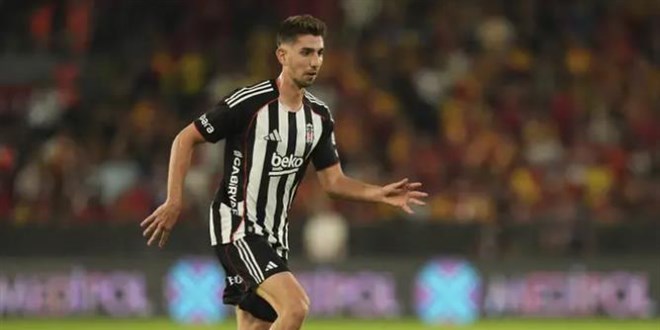 Be�ikta�'ta ayr�l�k r�zgar� devam ediyor...Gen� oyuncu Portekiz yolcusu